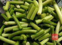 蒜薹炒猪肉的做法图解1