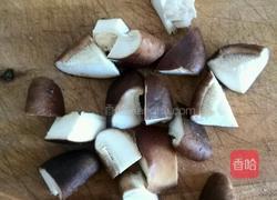 家常土豆香菇炖排骨的做法图解2