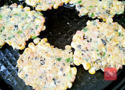 香煎玉米饼的做法图解8