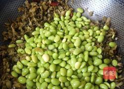 雪菜炒毛豆的做法图解5