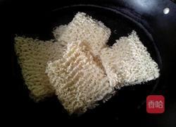 鸡蛋炒面的做法图解1