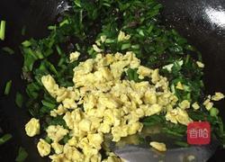 韭菜木耳鸡蛋馅饼的做法图解3