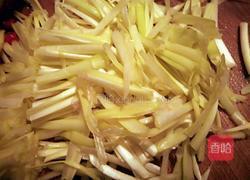 韭黄炒肉丝的做法图解1