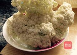 香肠炒花菜的做法图解1