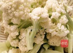 香肠炒花菜的做法图解2