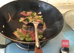 洋葱青椒牛里脊盖饭的做法图解3