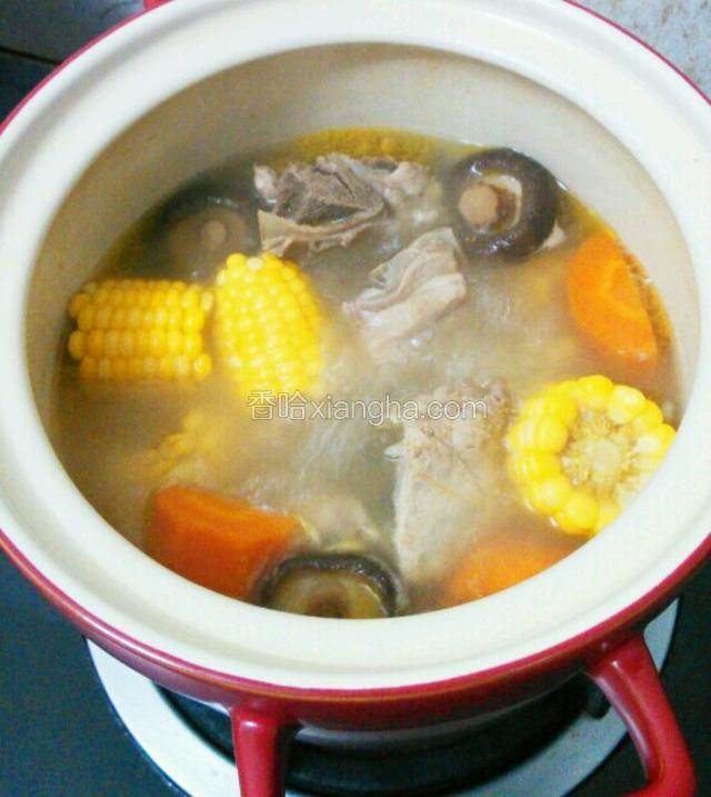 汤煲好调味，少许盐和几滴香油即可开吃