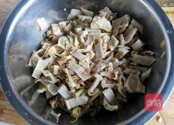 干竹笋炒肉的做法图解2