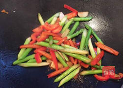 芦笋炒鲍鱼片的做法图解5