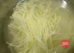 Illustration of how to make pan-fried potato pancakes 2