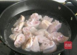 猪蹄炖莲藕的做法图解3