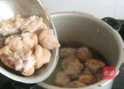 猪蹄炖莲藕的做法图解4