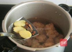 猪蹄炖莲藕的做法图解5
