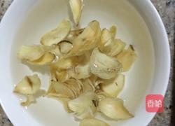 薏米莲子百合银耳汤的做法图解2