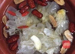 薏米莲子百合银耳汤的做法图解4