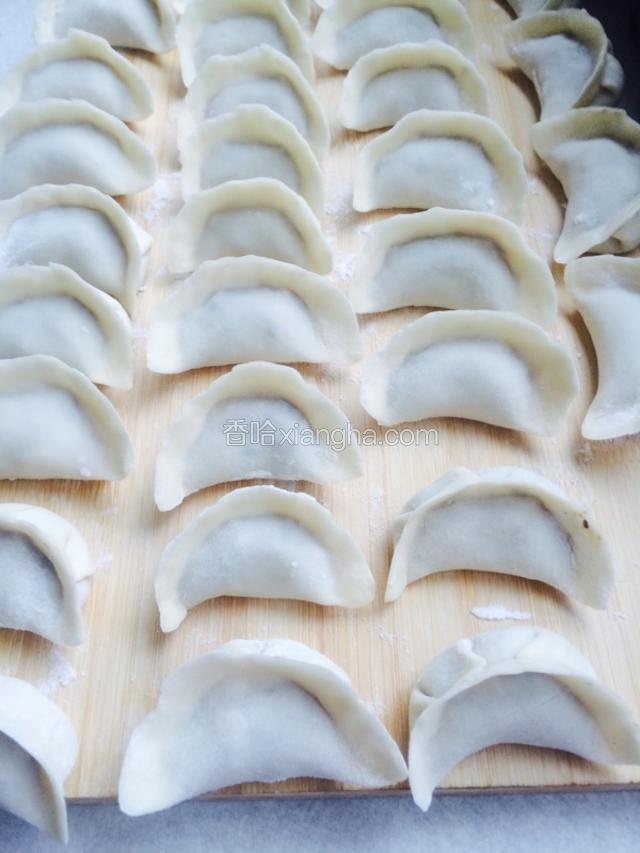包的时候 饺子边缘捏紧 不然下锅就成菜汤了