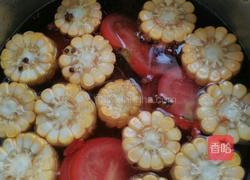 西红柿玉米排骨汤的做法图解2