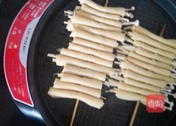 豆皮卷金针菇的做法图解5
