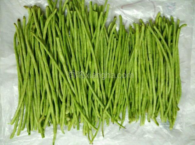 购买时，挑选细嫩的菜豆