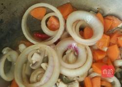 红酒炖鸡的做法图解2