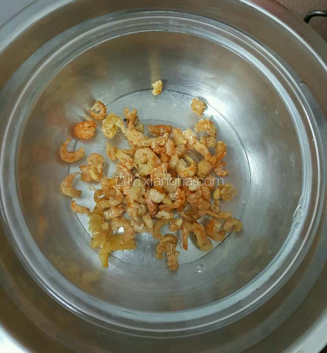 虾仁稍清洗备用