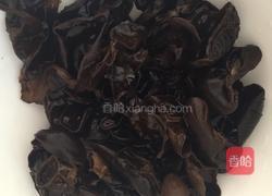 黑木耳蛋清汤的做法图解1