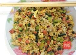 黄瓜火腿蛋炒饭的做法图解6