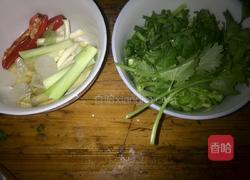 酸笋炒花甲的做法图解1