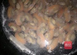 酸笋炒花甲的做法图解2