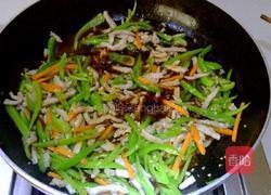 青椒炒肉丝的做法图解7