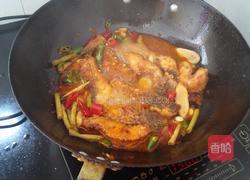泡菜土煮鱼的做法图解3