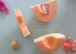 哈密瓜汁的做法图解1