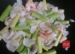 鲜百合芦笋炒虾仁的做法图解8