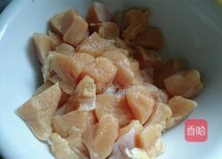 泰国椰奶鸡肉汤的做法图解1