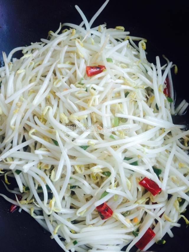 放入醋 翻炒