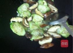 木耳炒丝瓜的做法图解3