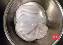 莲子猪肚养生汤的做法图解1