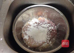 莲子猪肚养生汤的做法图解2