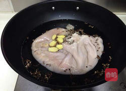 莲子猪肚养生汤的做法图解4