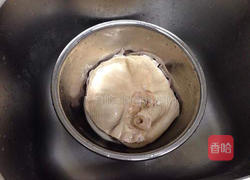 莲子猪肚养生汤的做法图解5