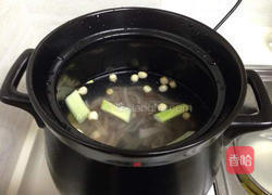 莲子猪肚养生汤的做法图解9