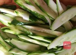 黄瓜炒蛋的做法图解2