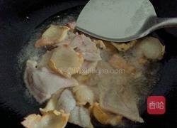 咸肉片炒海带的做法图解1