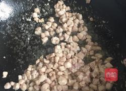 毛豆炒肉丁的做法图解5