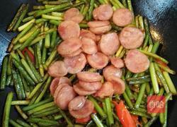 蒜薹炒肉肠的做法图解6