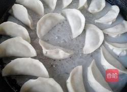 超简单酥脆水煎饺的做法图解5