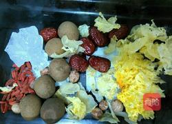 银耳百合雪梨羹的做法图解1