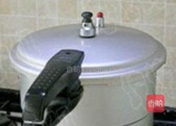 银耳蜜枣汤的做法图解6