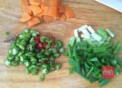 生椒凉拌黑木耳的做法图解2