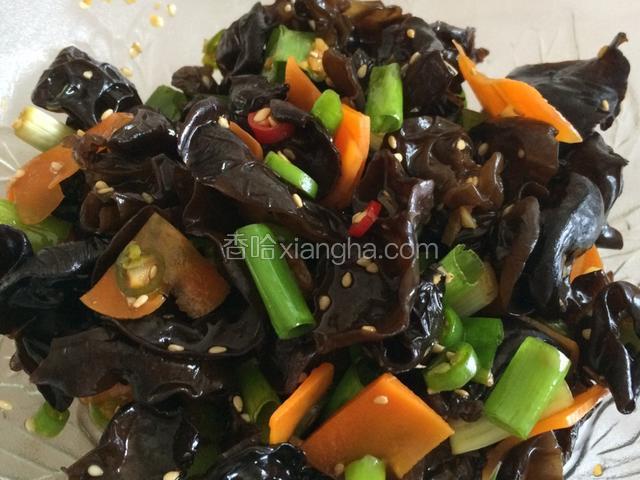 喜欢更辣些的可再放适量辣椒油。